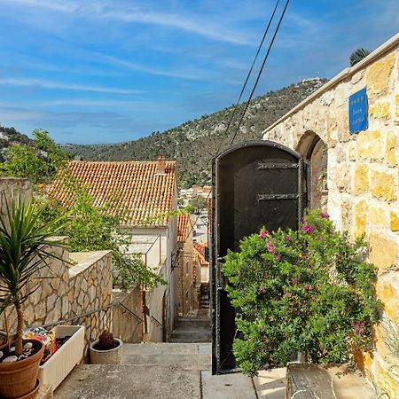Villa Capitis In The Center- Luxury Apartment With Swimming Pool Đảo Hvar Ngoại thất bức ảnh