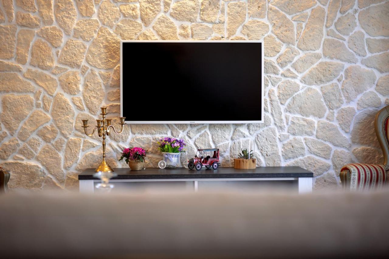 Villa Capitis In The Center- Luxury Apartment With Swimming Pool Đảo Hvar Ngoại thất bức ảnh