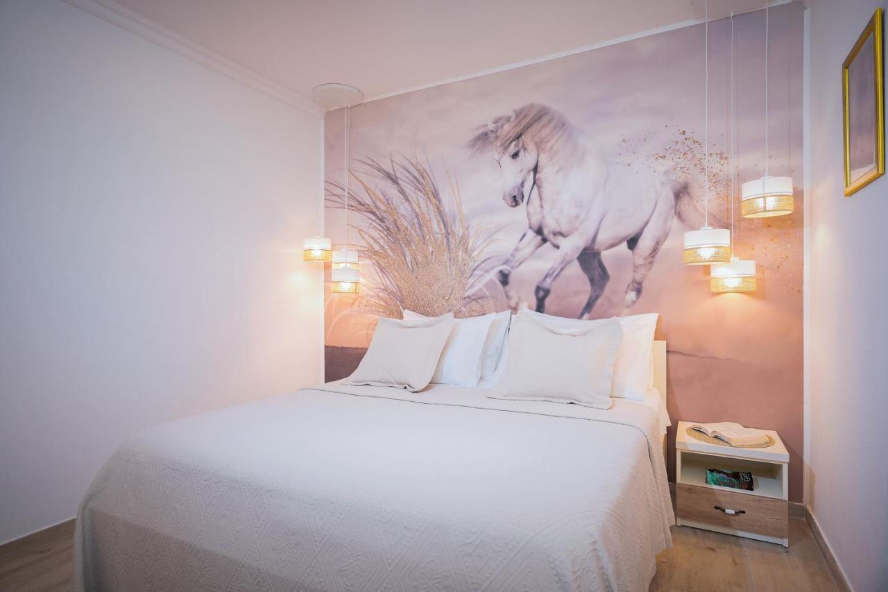 Villa Capitis In The Center- Luxury Apartment With Swimming Pool Đảo Hvar Ngoại thất bức ảnh