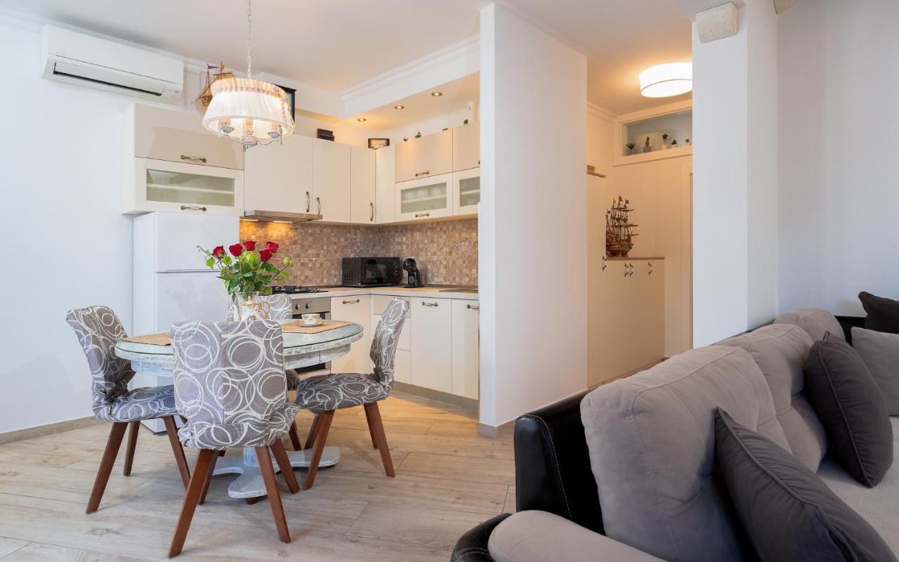 Villa Capitis In The Center- Luxury Apartment With Swimming Pool Đảo Hvar Ngoại thất bức ảnh