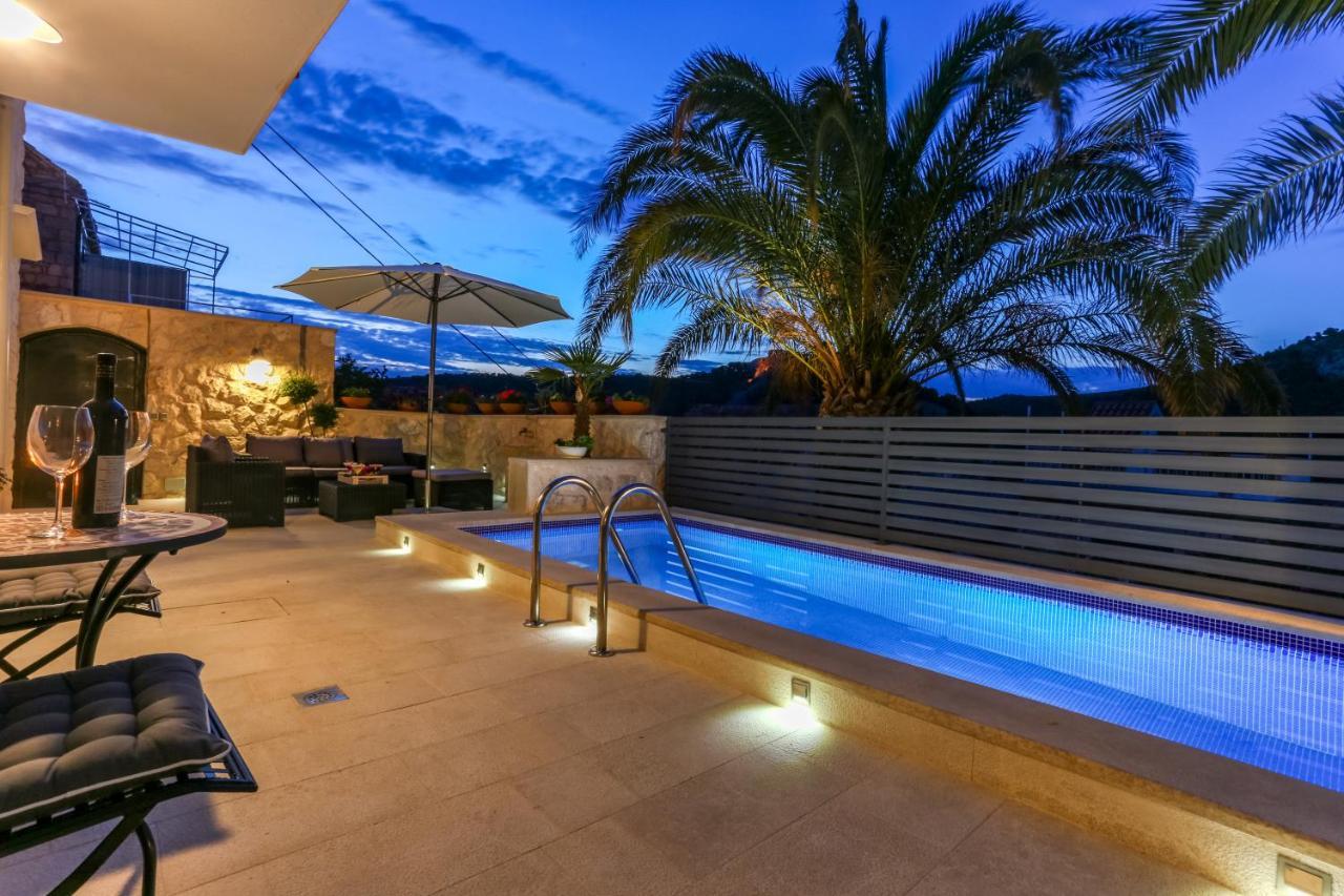 Villa Capitis In The Center- Luxury Apartment With Swimming Pool Đảo Hvar Ngoại thất bức ảnh