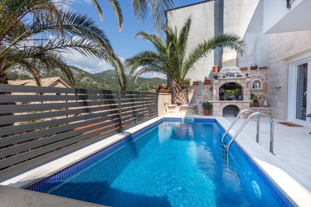 Villa Capitis In The Center- Luxury Apartment With Swimming Pool Đảo Hvar Ngoại thất bức ảnh