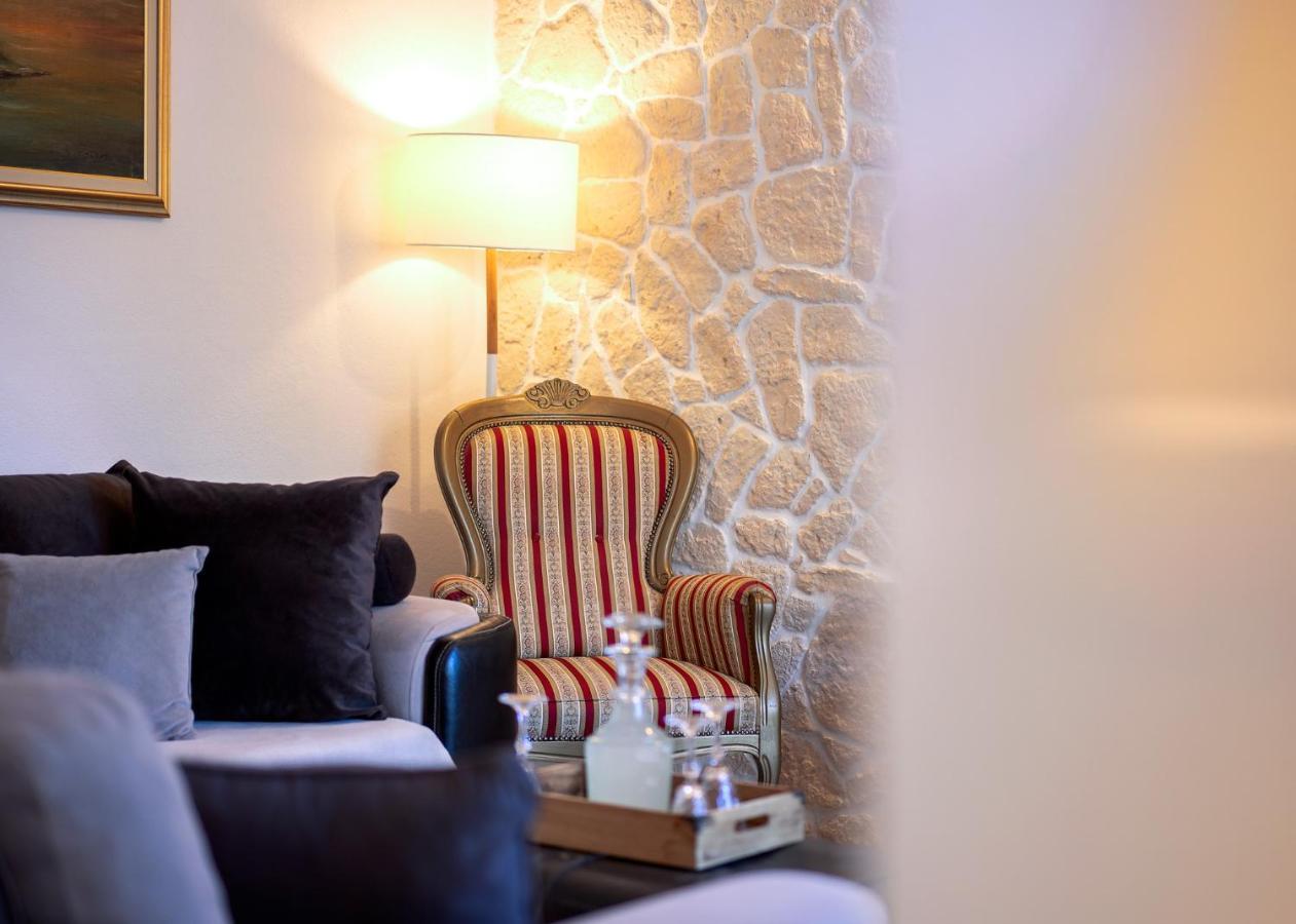 Villa Capitis In The Center- Luxury Apartment With Swimming Pool Đảo Hvar Ngoại thất bức ảnh