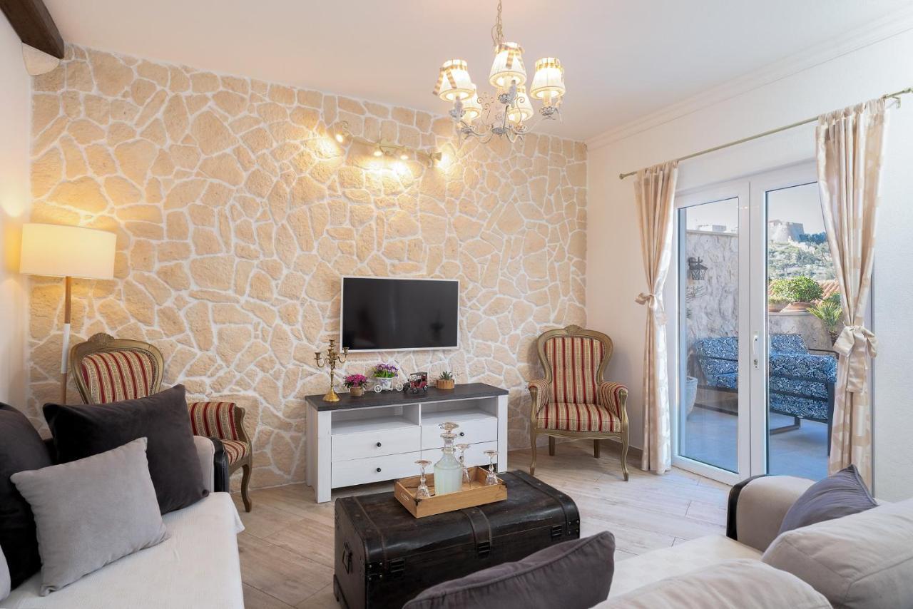 Villa Capitis In The Center- Luxury Apartment With Swimming Pool Đảo Hvar Ngoại thất bức ảnh