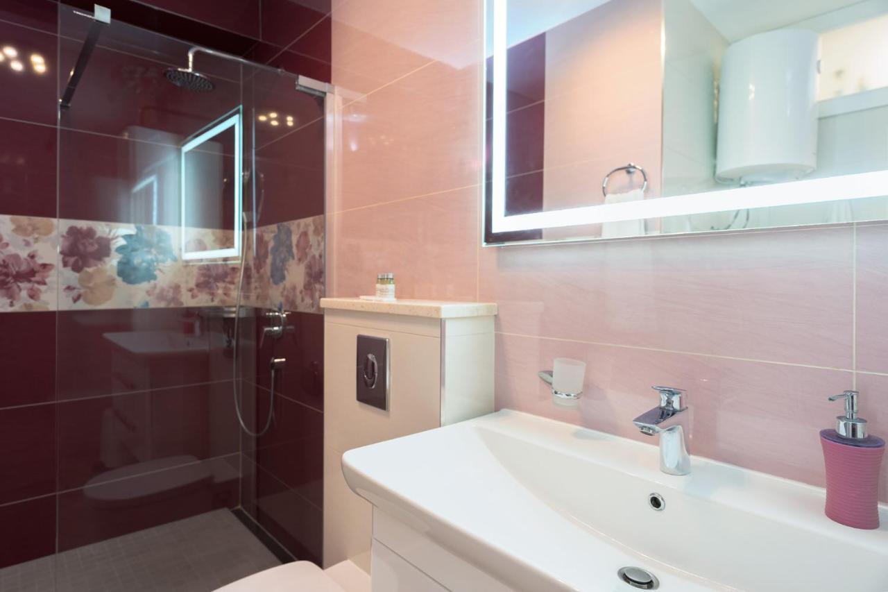 Villa Capitis In The Center- Luxury Apartment With Swimming Pool Đảo Hvar Ngoại thất bức ảnh