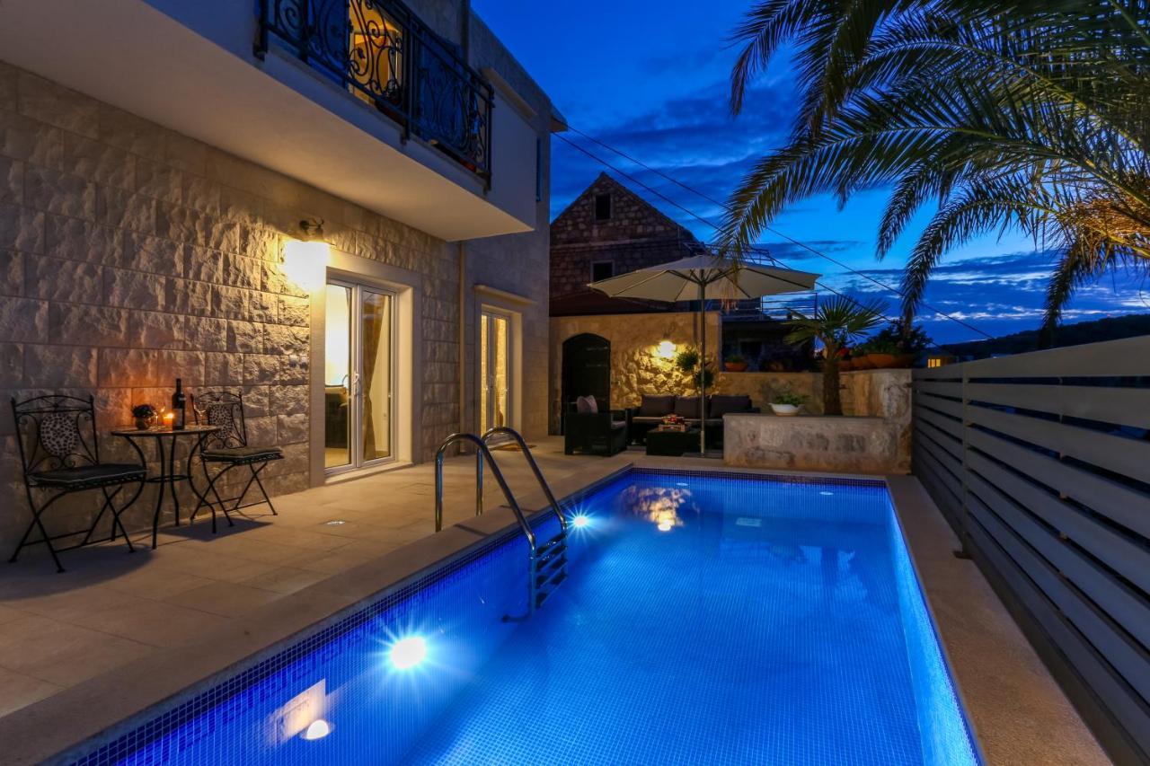Villa Capitis In The Center- Luxury Apartment With Swimming Pool Đảo Hvar Ngoại thất bức ảnh