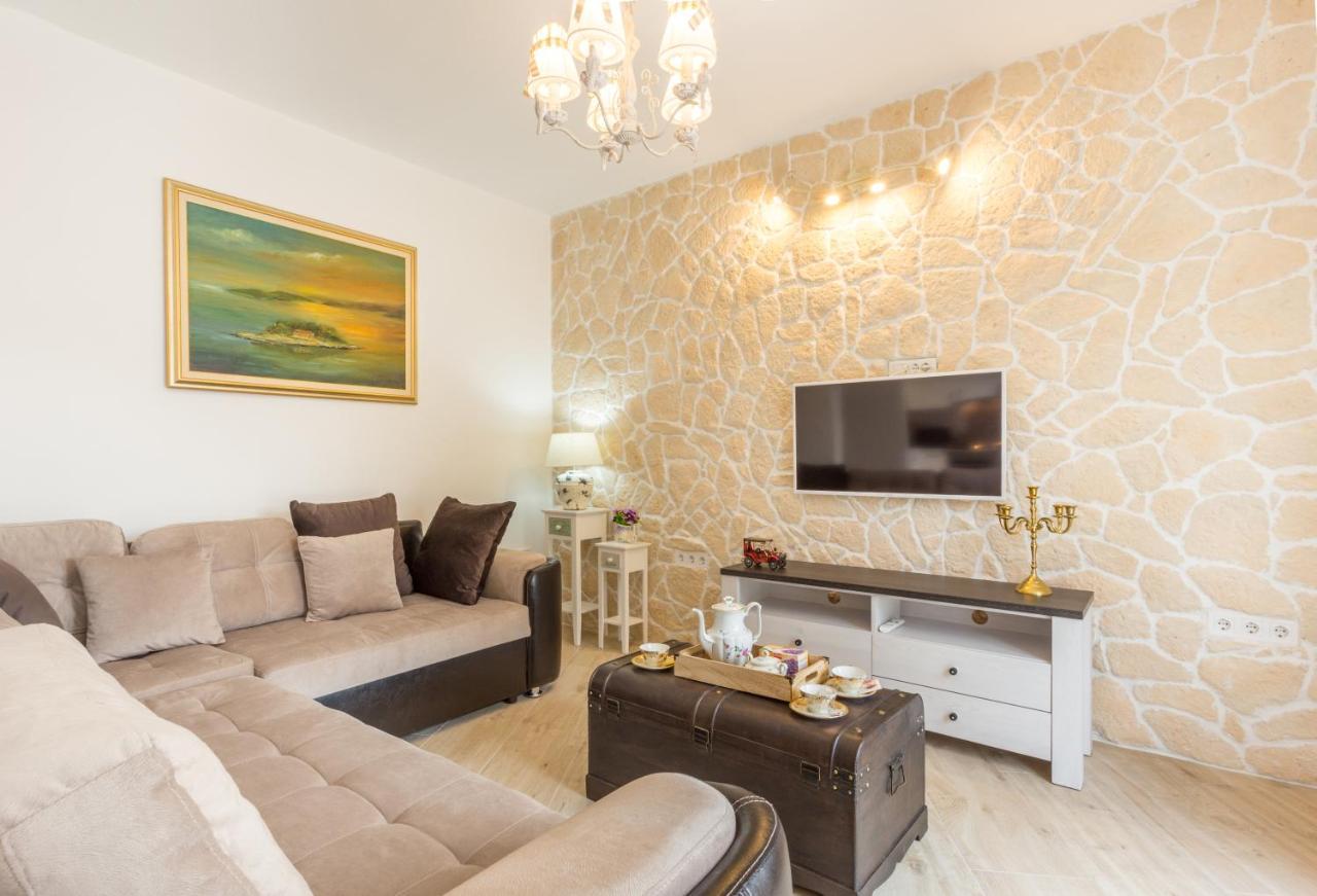 Villa Capitis In The Center- Luxury Apartment With Swimming Pool Đảo Hvar Ngoại thất bức ảnh