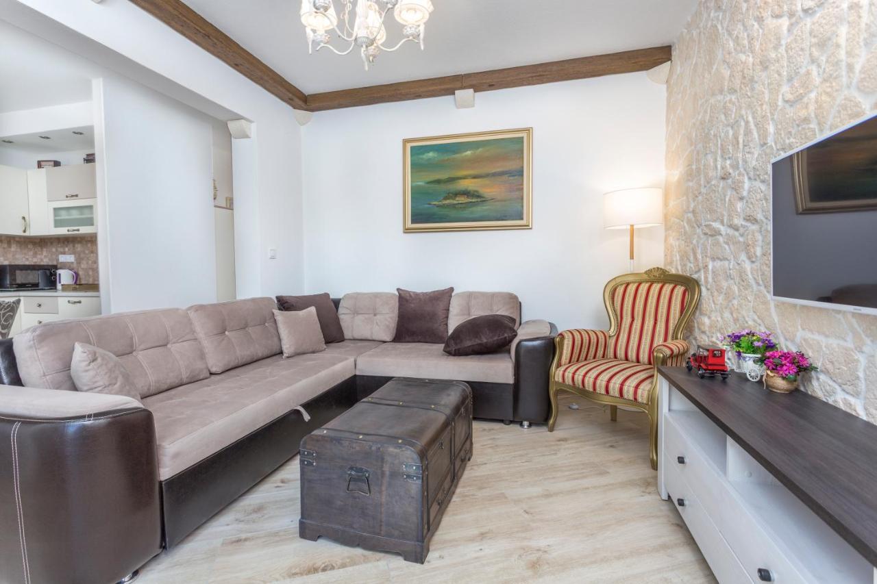 Villa Capitis In The Center- Luxury Apartment With Swimming Pool Đảo Hvar Ngoại thất bức ảnh